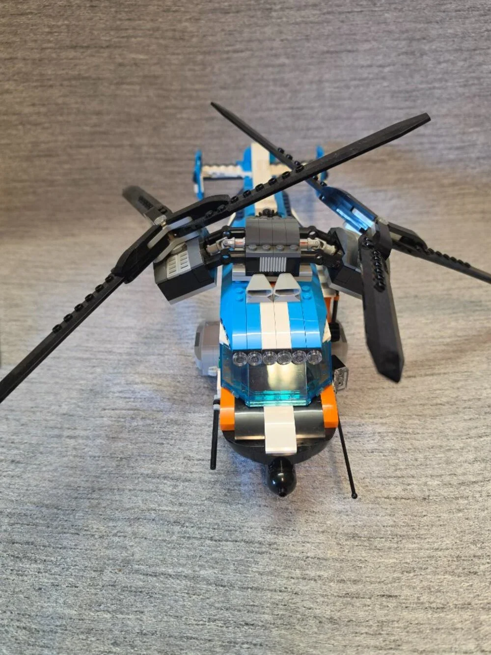 Lego Creator 3 in 1 Twin-Rotor Helicopter
